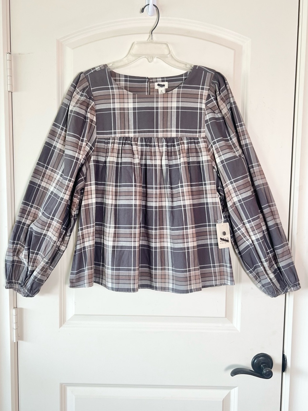 NWT a.n.a. Plaid Peasant Top XL Soft Cotton Gray Neutral Boho Balloon Sleeve
